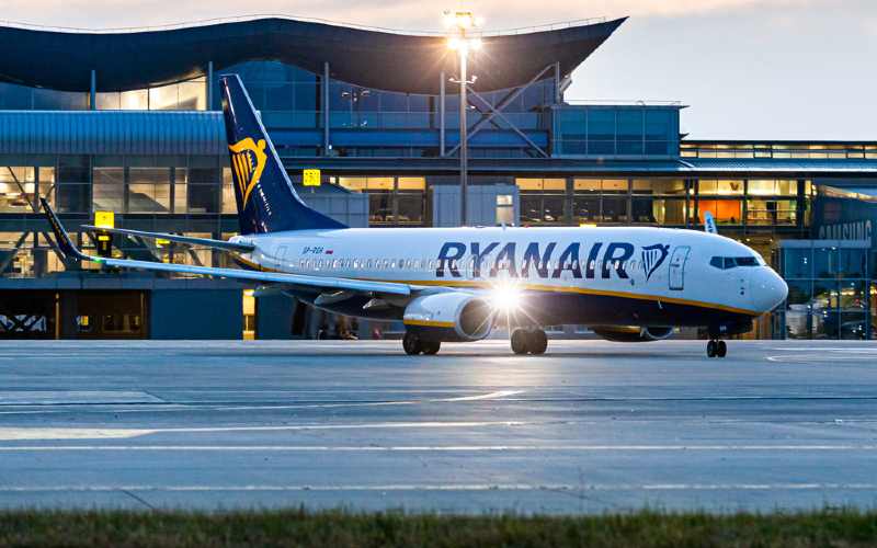 Ryanair перестав пускати на борт пасажирів, які купили квитки на сайті Kiwi