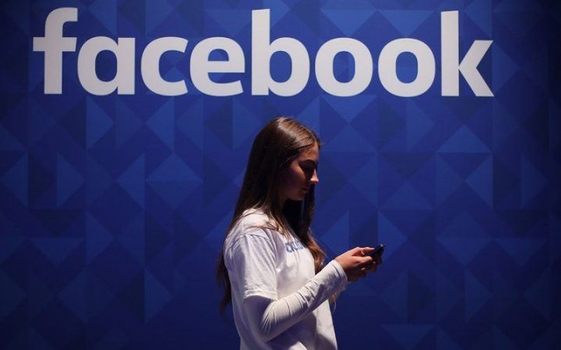 Співробітники Facebook стежили за користувачами і читали повідомлення дівчат