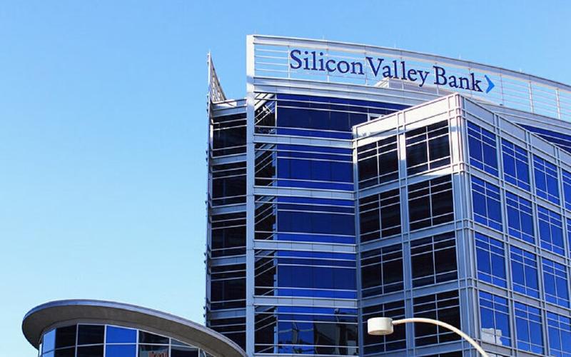Ілон Маск розглядає купівлю збанкрутілого Silicon Valley Bank